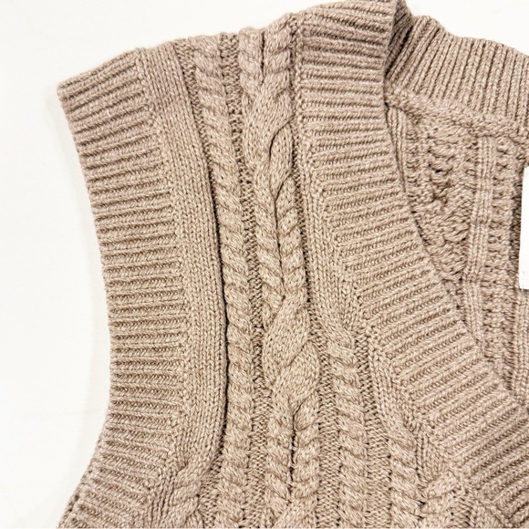 Abercrombie & Fitch Cable Knit Cropped Sweater Vest Sz S - Picture 2 of 14